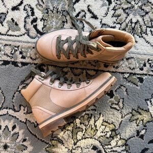 Sorel Hiking Boots like new!